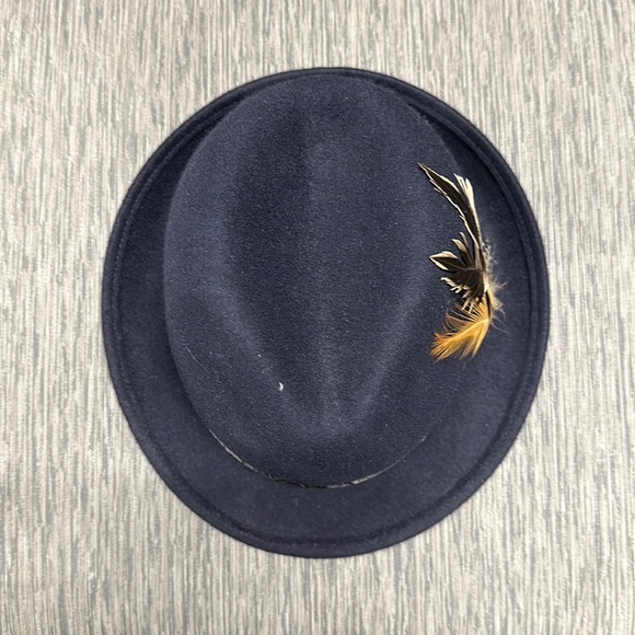 Women’s Wool Hat - Picture 4 of 6